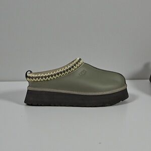 UGG Women Tazz Platform Shearling Lined Moccasins Ultra Matte Seaweed Shoe Sz. 8